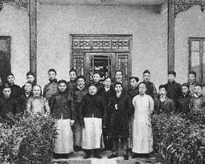《鲁迅相片集》：“木瓜之役”胜利后与浙江两级师范教员合影 1909年冬