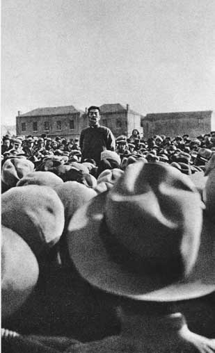 《鲁迅相片集》：在北京师范大学演讲时之二 1932年11月27日